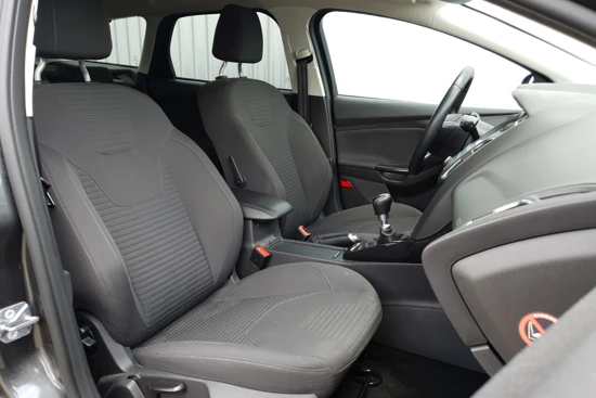 Ford Focus Wagon 1.0 Titanium | Winter Pack | Cruise Control | Navigatie | Parkeersensoren
