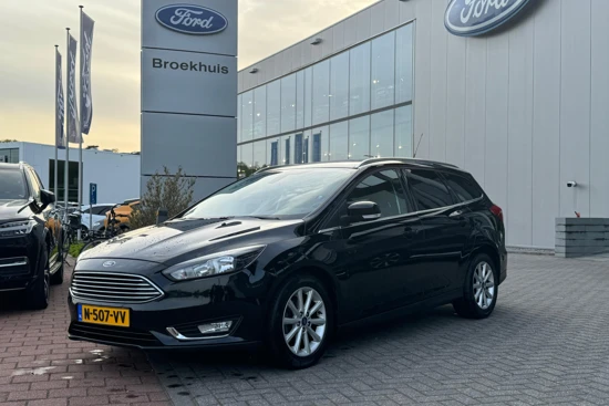 Ford Focus Wagon 1.0 125PK Titanium | NETTE O.H. HISTORIE! | TREKHAAK | STUUR/STOEL VERWARMING | CRUISE CONTROL | PRIVACY GLASS | VOORRUIT