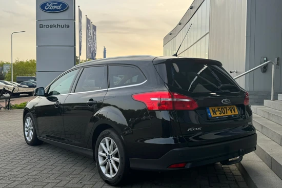 Ford Focus Wagon 1.0 125PK Titanium | NETTE O.H. HISTORIE! | TREKHAAK | STUUR/STOEL VERWARMING | CRUISE CONTROL | PRIVACY GLASS | VOORRUIT