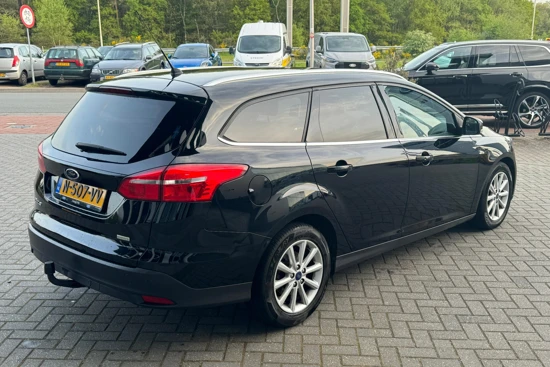 Ford Focus Wagon 1.0 125PK Titanium | NETTE O.H. HISTORIE! | TREKHAAK | STUUR/STOEL VERWARMING | CRUISE CONTROL | PRIVACY GLASS | VOORRUIT