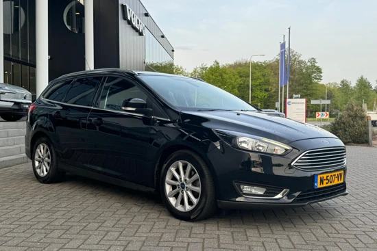 Ford Focus Wagon 1.0 125PK Titanium | NETTE O.H. HISTORIE! | TREKHAAK | STUUR/STOEL VERWARMING | CRUISE CONTROL | PRIVACY GLASS | VOORRUIT