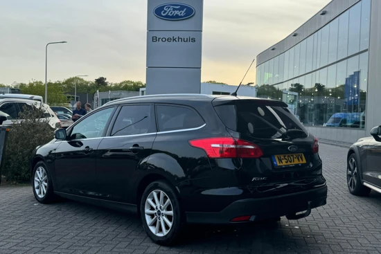 Ford Focus Wagon 1.0 125PK Titanium | NETTE O.H. HISTORIE! | TREKHAAK | STUUR/STOEL VERWARMING | CRUISE CONTROL | PRIVACY GLASS | VOORRUIT