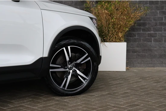 Volvo XC40 T5 Recharge R-Design | Trekhaak | Elektrische bestuurdersstoel met geheugen | Stoel en Stuurwielverwarming | Adaptieve Cruise Co