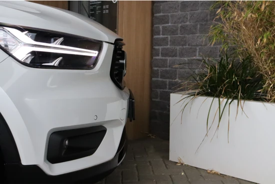 Volvo XC40 T5 Recharge R-Design | Trekhaak | Elektrische bestuurdersstoel met geheugen | Stoel en Stuurwielverwarming | Adaptieve Cruise Co