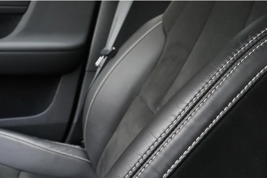 Volvo XC40 T5 Recharge R-Design | Trekhaak | Elektrische bestuurdersstoel met geheugen | Stoel en Stuurwielverwarming | Adaptieve Cruise Co