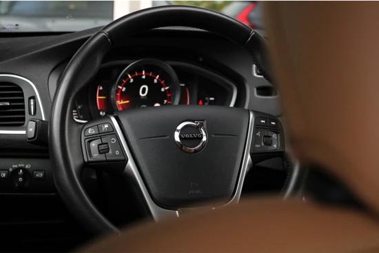 Volvo V40 Cross CountryT3 Polar+ Luxury | Adaptive Cruise | Leder | Getint Glas | Harman Kardon | Camera | Stoel & Stuurverwarming