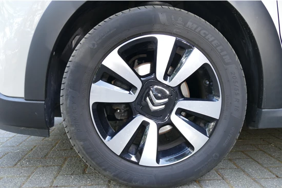 Citroën C3 1.2 PURETECH 82PK SHINE 5-DRS / NAVI / LED / CLIMA / PDC / 16"LMV / WINTERPAKKET / BLUETOOTH / CRUISECONTROL / 1E EIGENAAR / NIE