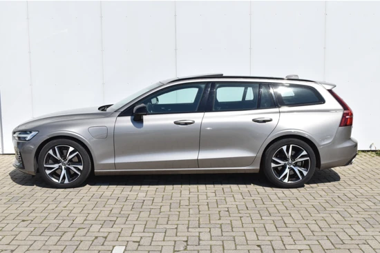 Volvo V60 T8 Twin Engine AWD R-Design #Panorama #Head-Up #Leder