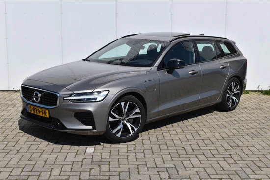 Volvo V60 T8 Twin Engine AWD R-Design #Panorama #Head-Up #Leder