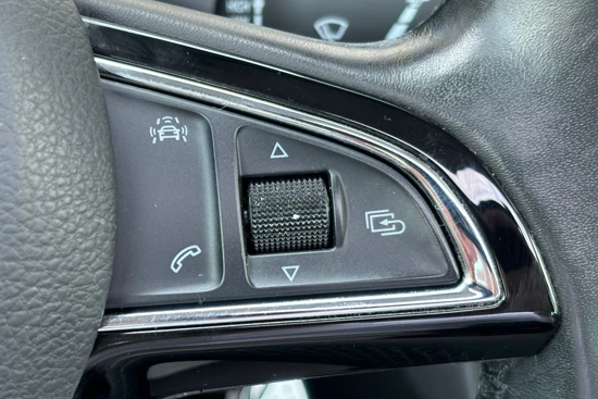 Škoda Octavia Combi 1.0 TSI 110 pk Ambition Business| Trekhaak | Navigatie | Elektrisch glazen panorama-dak | Parkeersensoren |