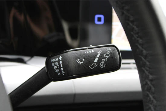 Volkswagen Golf Life 1.0 TSI 110 pk | Navigatie | PDC v+a | Cruise Control Adaptief | LED | 16"Lmv