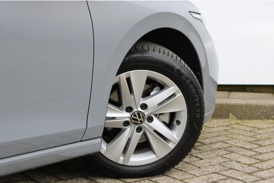 Volkswagen Golf Life 1.0 TSI 110 pk | Navigatie | PDC v+a | Cruise Control Adaptief | LED | 16"Lmv