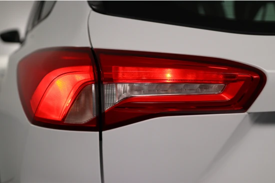Ford FOCUS Wagon 1.0 EcoBoost ST Line Business | Dealer Onderhouden! | LED | Navi | Winterpack | Clima | Parkeersensoren | Keyless | 17'' Lichtme