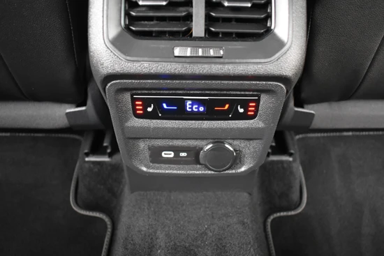 Volkswagen Tiguan 1.4 TSI eHybrid R-Line Business+ 245pk | Elektrische uitklapbare trekhaak 1800kg | Adaptief cruise control | Navigatie | Leder b
