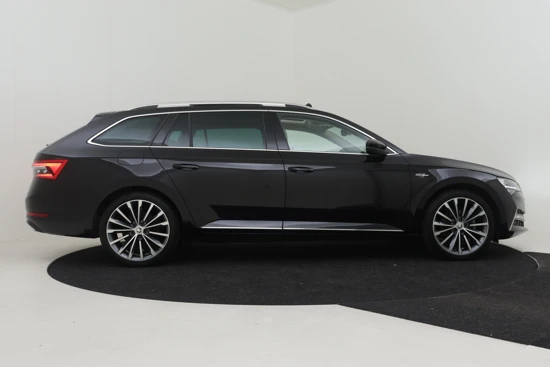 Škoda Superb Combi 1.4 TSI iV Laurin & Klement | Trekhaak gewicht 1600kg | 100%dealeronderhouden | Adaptief cruise control | Panorama dak | C