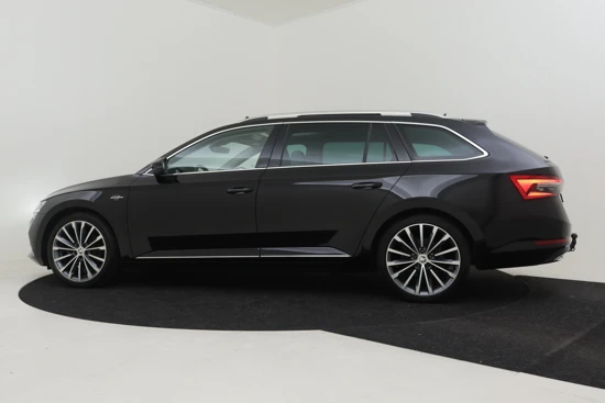 Škoda Superb Combi 1.4 TSI iV Laurin & Klement | Trekhaak gewicht 1600kg | 100%dealeronderhouden | Adaptief cruise control | Panorama dak | C