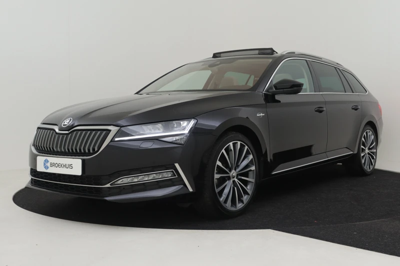 Škoda Superb Combi 1.4 TSI iV Laurin & Klement | Trekhaak gewicht 1600kg | 100%dealeronderhouden | Adaptief cruise control | Panorama dak | C