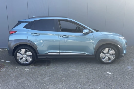 Hyundai KONA EV Premium Sky 204pk 64 kWh | Leder | Schuifdak | Stoelventilatie | Trekhaak | Adaptive cruise controle | Camera