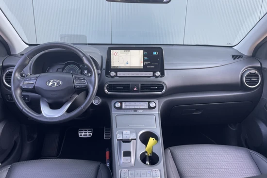 Hyundai KONA EV Premium Sky 204pk 64 kWh | Leder | Schuifdak | Stoelventilatie | Trekhaak | Adaptive cruise controle | Camera