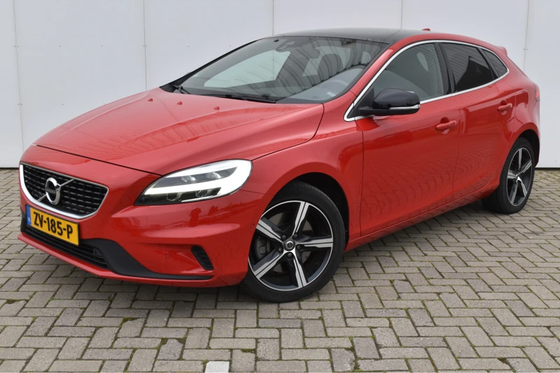 Volvo V40 T3 R-Design #Röd #Camera #DAB+ #VolvoSelekt #HarmanKardon