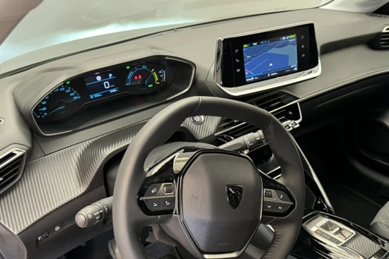 Peugeot e-208 EV Style 50 kWh | Navigatie | Warmtepomp | Climate | LM 16'' | Carplay/Android Auto | Privacy Glass | Parkeersensoren V+A |