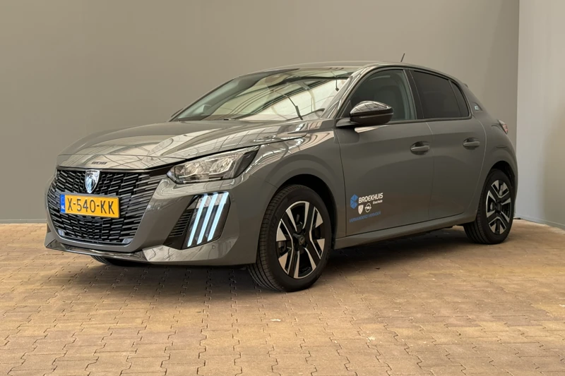 Peugeot e-208 EV Style 50 kWh | DEMO | Navigatie | Warmtepomp | Climate | LM 16'' | Carplay/Android Auto | Privacy Glass | Parkeersensoren V+A