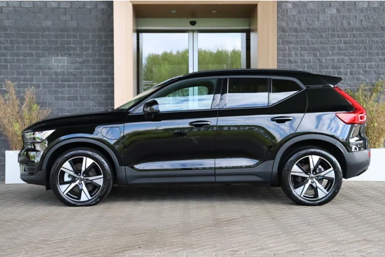 Volvo XC40 T4 Recharge R-Design | Stoel en Stuurwielverwarming | Parkeercamera | Parkeersensoren voor+achter | Keyless Drive | Elektrisch b