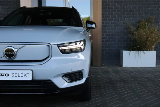 Volvo XC40 Recharge Plus | Adaptieve Cruise Control | Stoel en Stuurwielverwarming | All Season Banden | Microtech bekleding wit stiksel en