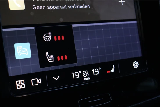 Volvo XC40 Recharge Plus | Adaptieve Cruise Control | Stoel en Stuurwielverwarming | All Season Banden | Microtech bekleding wit stiksel en