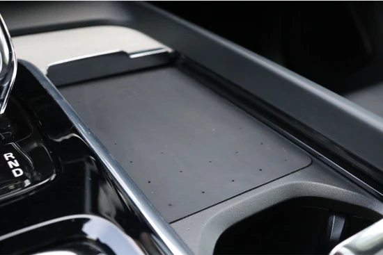 Volvo XC60 T6 AWD Recharge Inscription | Bowers & Wilkins | Luchtvering | Trekhaak | Stoelventilatie | Stoelmassage | Full LED Meesturende