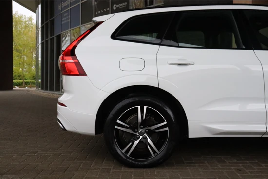 Volvo XC60 T8 AWD Recharge R-Design | Trekhaak | Stoel en Stuurwielverwarming | Schuifdak | Parkeercamera | Parkeersensoren voor+achter | K