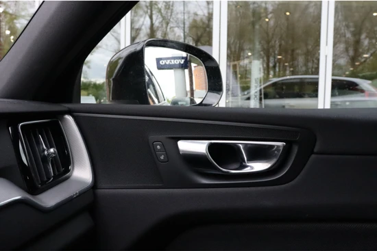 Volvo XC60 T8 AWD Recharge R-Design | Trekhaak | Stoel en Stuurwielverwarming | Schuifdak | Parkeercamera | Parkeersensoren voor+achter | K