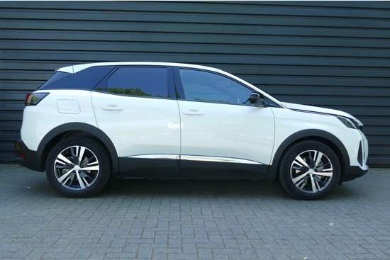 Peugeot 3008 1.6 HYBRID 180PK ALLURE PACK AUTOMAAT / NAVI / LED / CLIMA / PDC / CAMERA / 17"LMV / PARELMOER / WINTERPAKKET / BLUETOOTH / CRUI