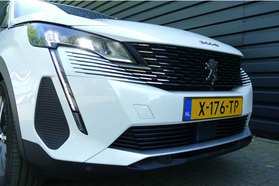 Peugeot 3008 1.6 HYBRID 180PK ALLURE PACK AUTOMAAT / NAVI / LED / CLIMA / PDC / CAMERA / 17"LMV / PARELMOER / WINTERPAKKET / BLUETOOTH / CRUI