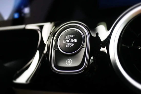 Mercedes-Benz GLA 180 Automaat | Camera | Navigatie | Elek. Achterklep | Lederen Bekleding | Stoelverwarming |
