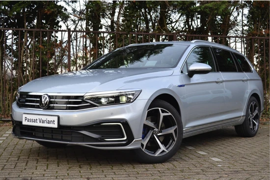 Volkswagen Passat Variant 1.4 TSI PHEV 245PK GTE Business | Panorama Dak | 18'' LMV | Camera | Virtual Cockpit | Head Up Display | Direct Beschikb