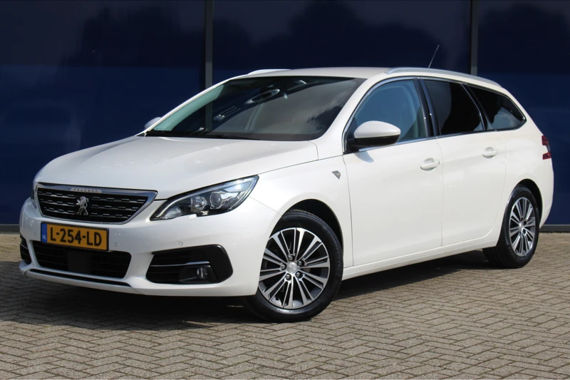 Peugeot 308 Road Trip 1.2 130 PK | Adapt. Cruise | Cam. | Alcantara | Navi | Xenon | Clima ^& Cruise C.