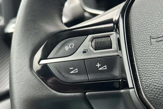 Peugeot 2008 SUV 1.2 100PK 6-bak Allure Pack | Camera | Navigatie | Cruise | LED | Virtueel Dashboard | Climate control |
