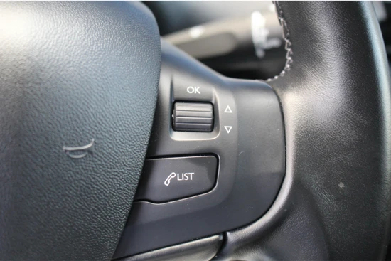 Peugeot 2008 SUV 1.2 PureTech 110 PK Allure Automaat | Navigatie | Cruise C. | Park Assist | Half-Leder |