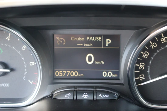 Peugeot 2008 SUV 1.2 PureTech 110 PKAllure Automaat | Navigatie | Cruise C. | Park Assist | Half-Leder |