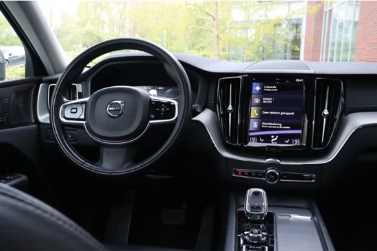 Volvo XC60 T6 AWD Recharge Inscription | Luchtvering | Trekhaak | Harman Kardon | Adaptieve Cruise Control | Stoelverwarming voor+achter |