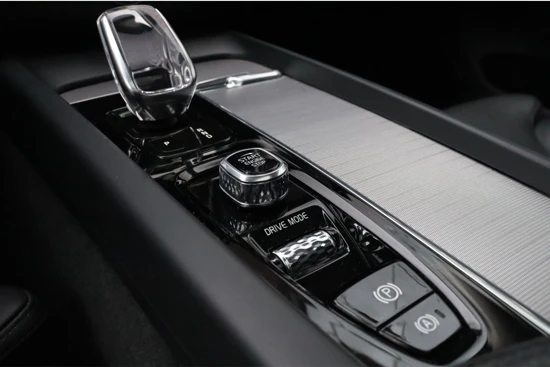 Volvo XC60 T6 AWD Recharge Inscription | Luchtvering | Trekhaak | Harman Kardon | Adaptieve Cruise Control | Stoelverwarming voor+achter |