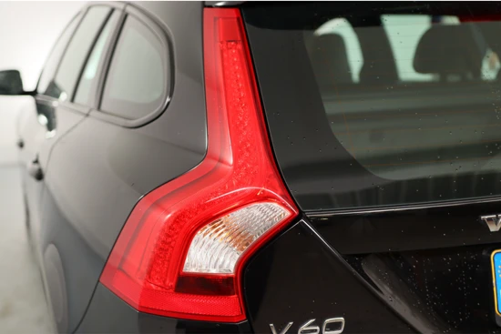 Volvo V60 1.5 T3 Polar+ Dynamic | Dealer Onderhouden! | Xenon | Leder | Navi | Clima | Stoelverwarming | Parkeersensoren | Lichtmetalen Ve