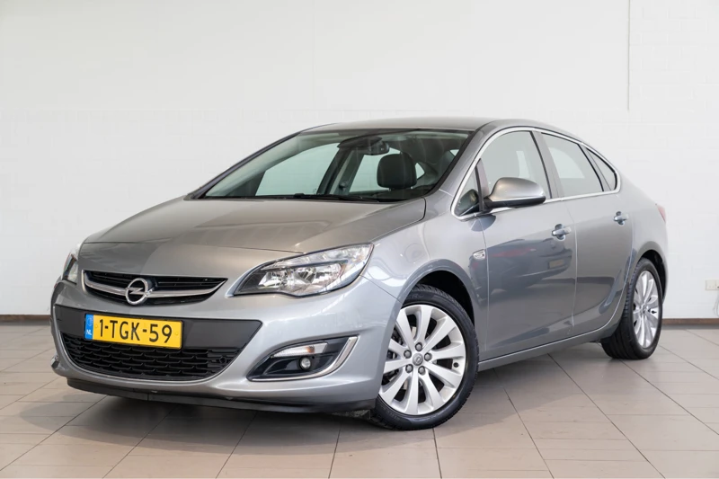 Opel Astra 1.4 Turbo 140PK Cosmo | Parkeersensoren | Navigatie | Climate Controle | Cruise Controle |