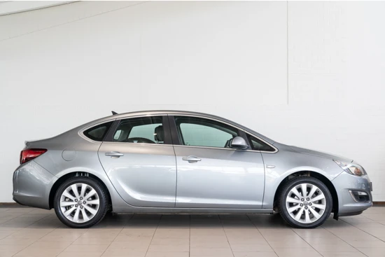 Opel Astra 1.4 Turbo 140PK Cosmo | Parkeersensoren | Navigatie | Climate Controle | Cruise Controle |