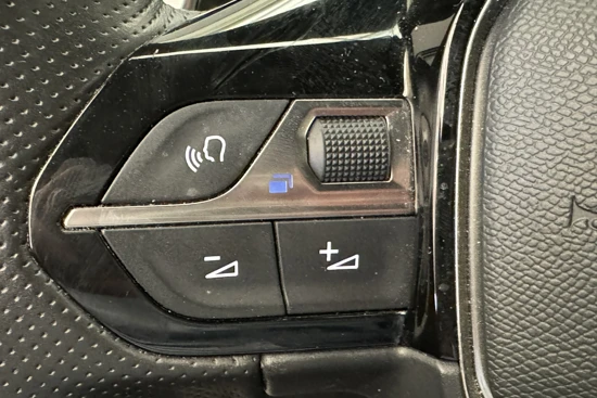 Peugeot 2008 SUV GT 1.2 130PK Automaat | Virtueel Dashboard | 17" Lichtmetaal | Camera | Cruise | Clima | Apple/Android Carplay | Getinte Ramen |