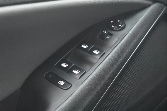 Opel Crossland X 1.2 Turbo Innovation 110pk | Navigatie | AGR Comfortstoelen | Dealeronderhouden | Climate Control | Parkeersensoren | 16" LMV !!