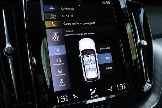 Volvo XC60 T6 AWD Recharge R-Design | Bowers & Wilkins | Head-Up Display | 360° Camera | Full LED Meesturende koplampen | Standkachel met V