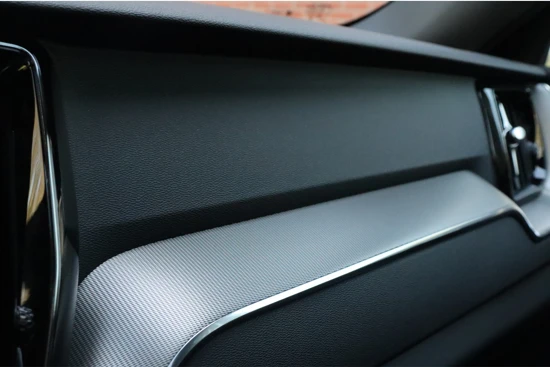 Volvo XC60 T6 AWD Recharge R-Design | Bowers & Wilkins | Head-Up Display | 360° Camera | Full LED Meesturende koplampen | Standkachel met V