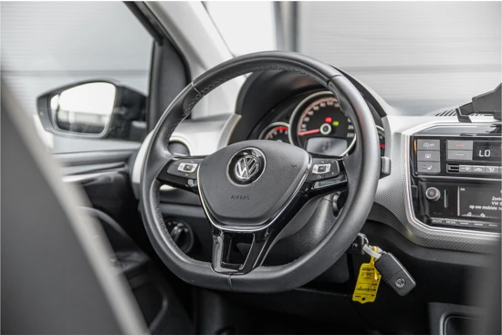 Volkswagen up! high up! 1.0 75pk | Automaat | Stoelverwarming | Camera |